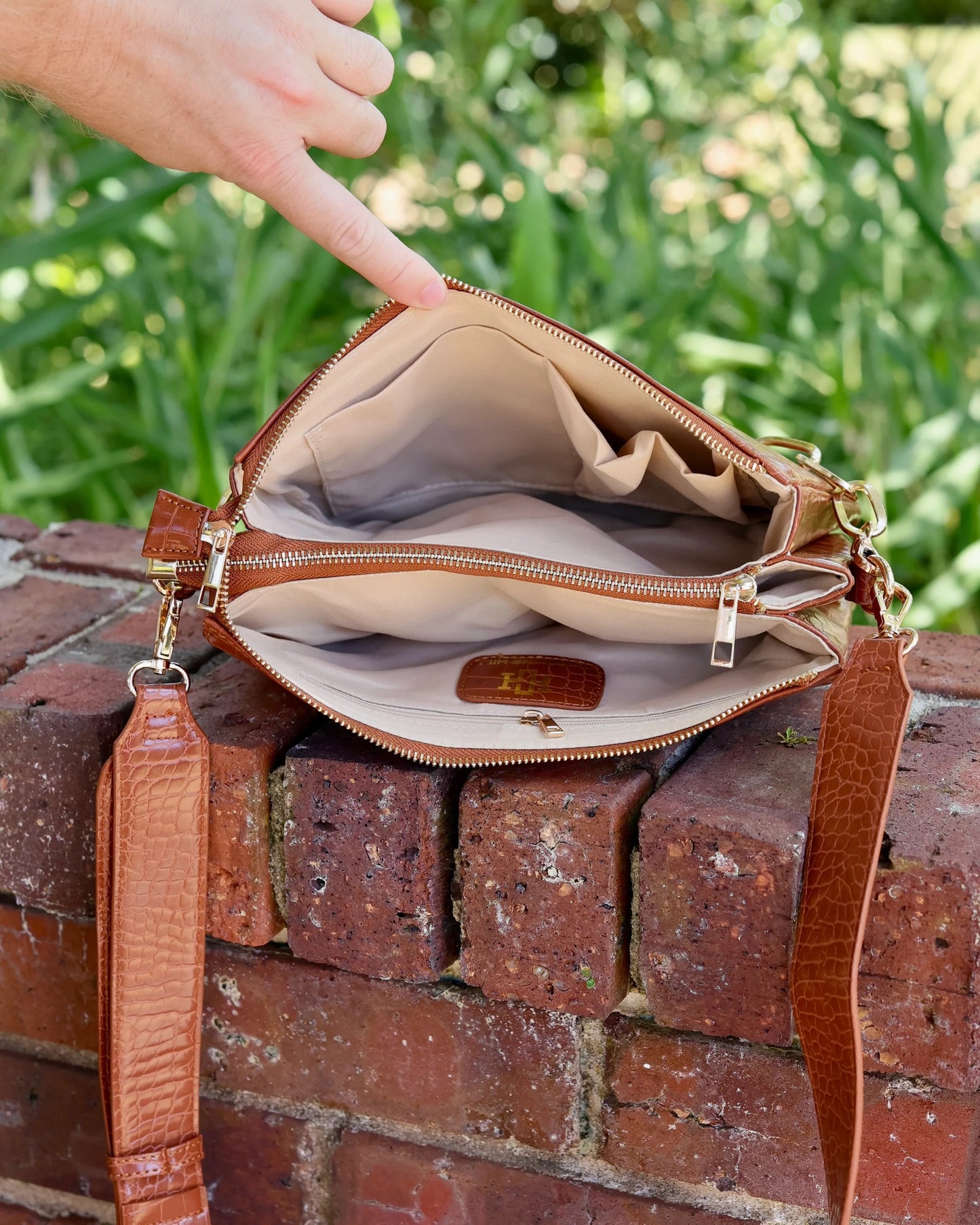 Hunter Crossbody Bag