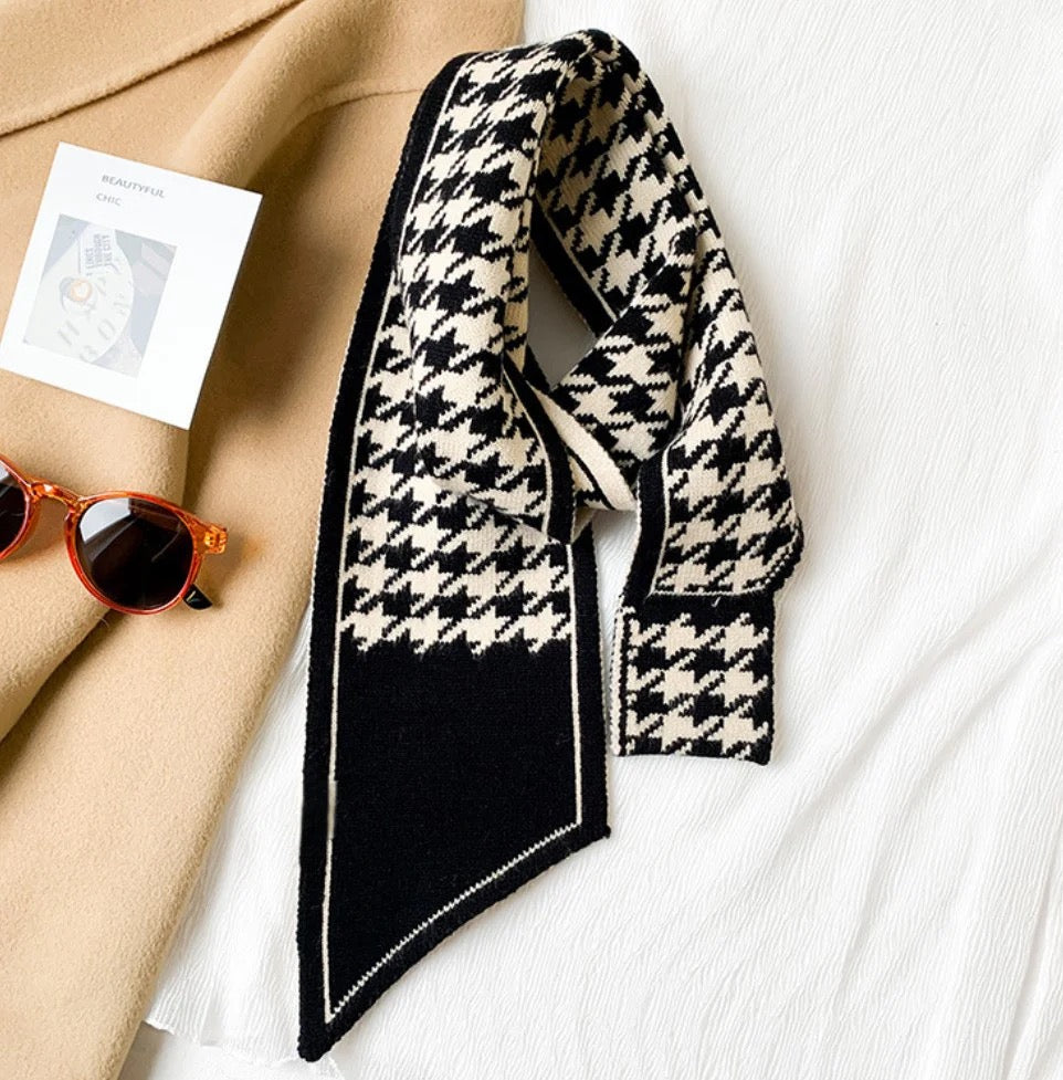 Cross-Front Houndstooth Scarf