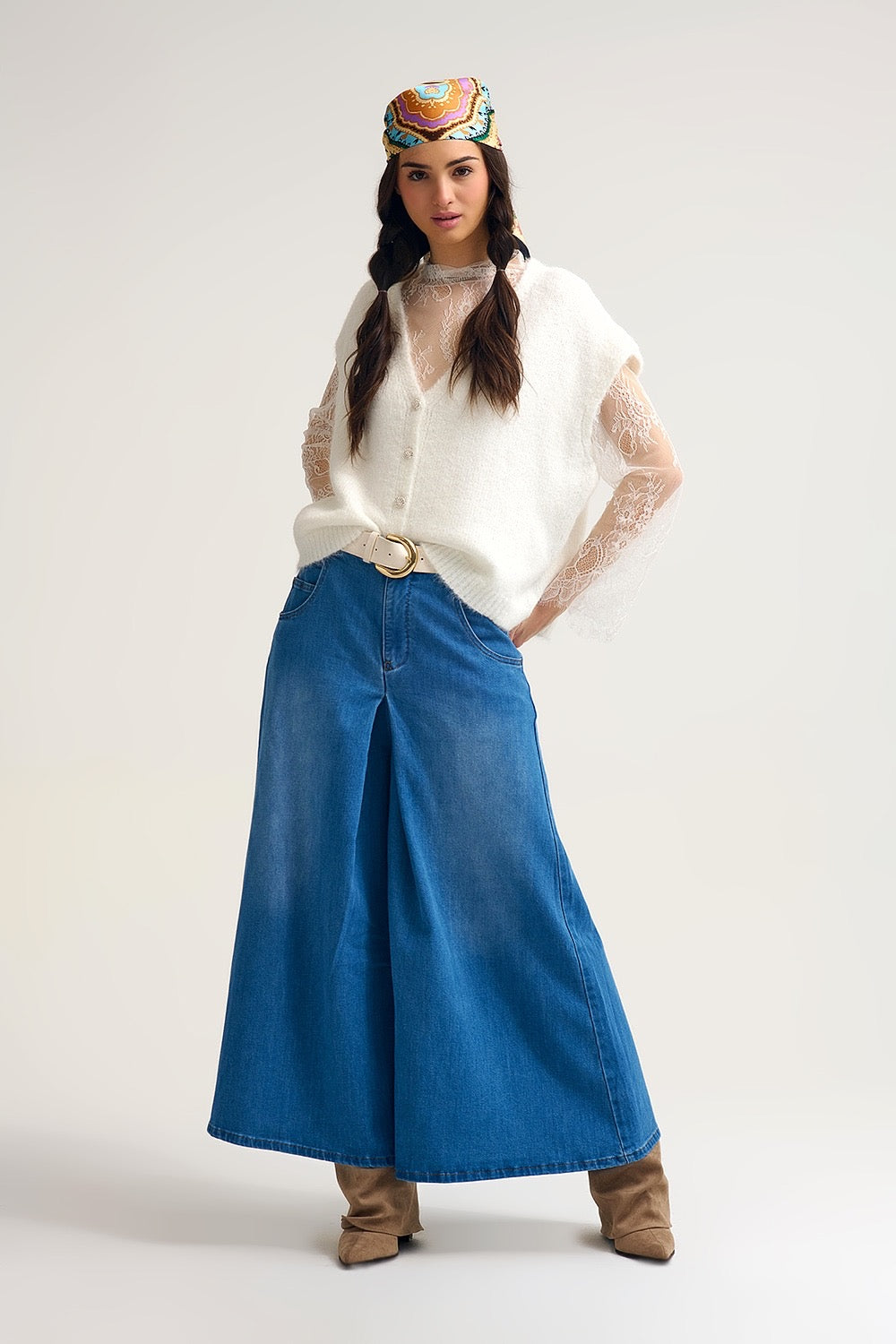 Soft Knit Sleeveless Sweater Vest With Lace