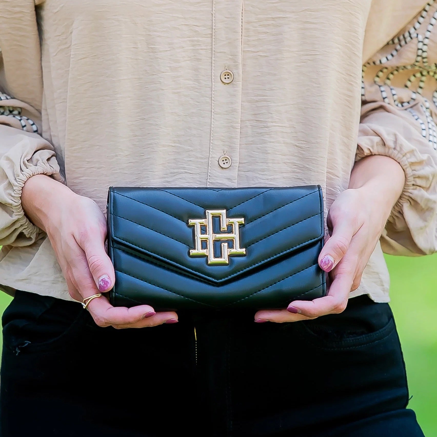 Carlington Clutch / Crossbody Bag In Black