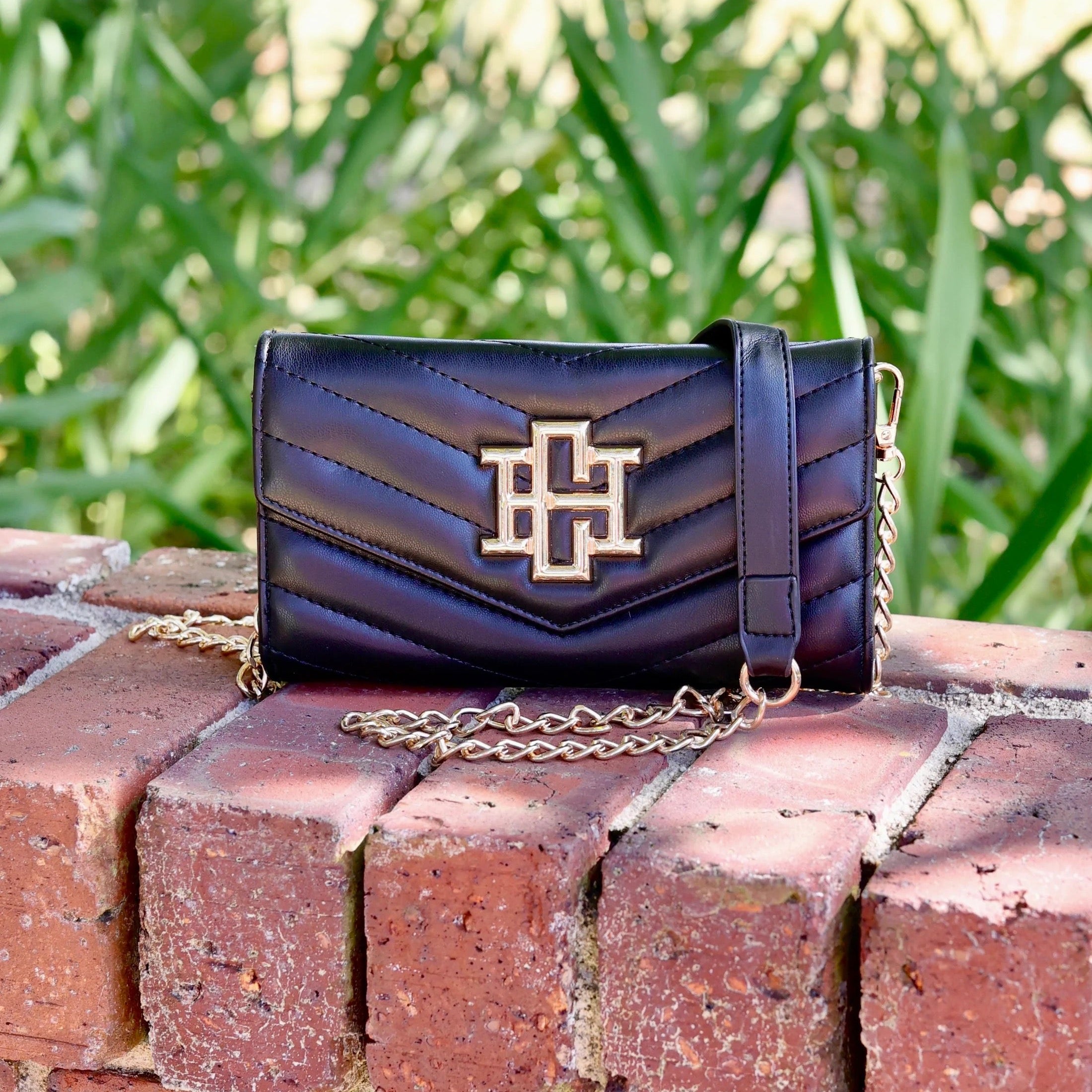 Carlington Clutch / Crossbody Bag In Black