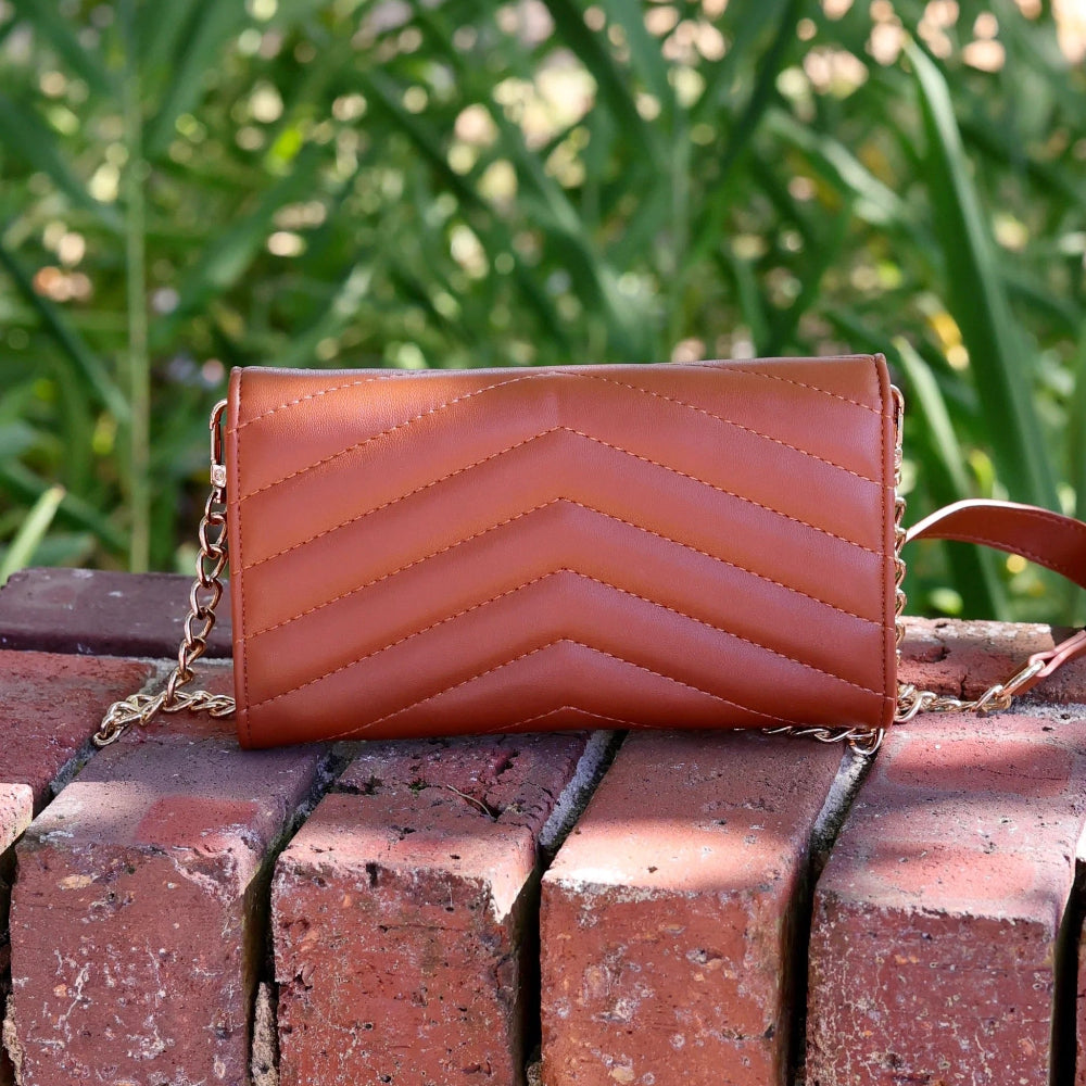 Carlington Clutch / Crossbody Bag In Saddle